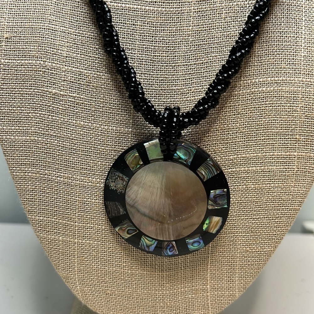 ✨HOST PICK✨ Women’s beaded Necklace - Picture 4 of 8